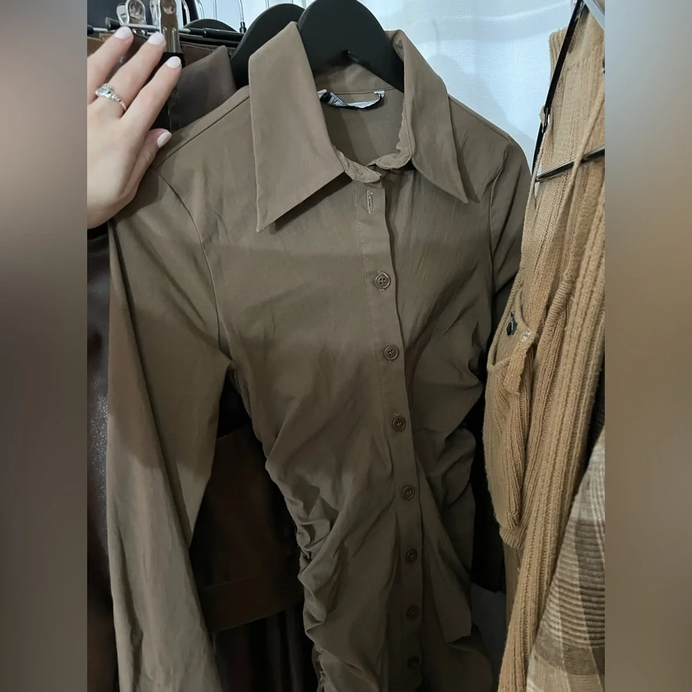 NWOT - ZARA COLLARED BUTTON UP RUCHED DRESS - Picture 6 of 6